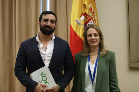 La Oficina C presenta en el Congreso de los Diputados seis nuevos informes de evidencia científica y lanza una nueva edición de su programa de emparejamiento  