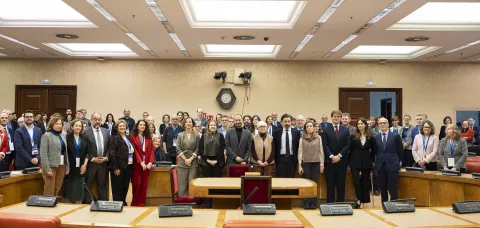 La Oficina C presenta en el Congreso de los Diputados seis nuevos informes de evidencia científica y lanza una nueva edición de su programa de emparejamiento  