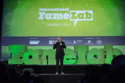 La bióloga Alba Aguión gana la cuarta edición de Famelab España