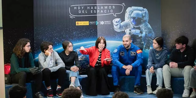 La ministra Diana Morant y el astronauta Pablo Álvarez mantienen un encuentro con estudiantes del Instituto de Educación Secundaria de Aldebarán en el MUNCYT de Alcobendas