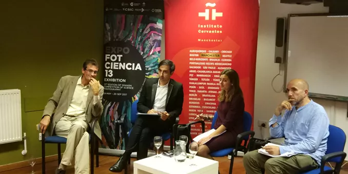 Debate sobre cultura científica y las crisis en Mánchester